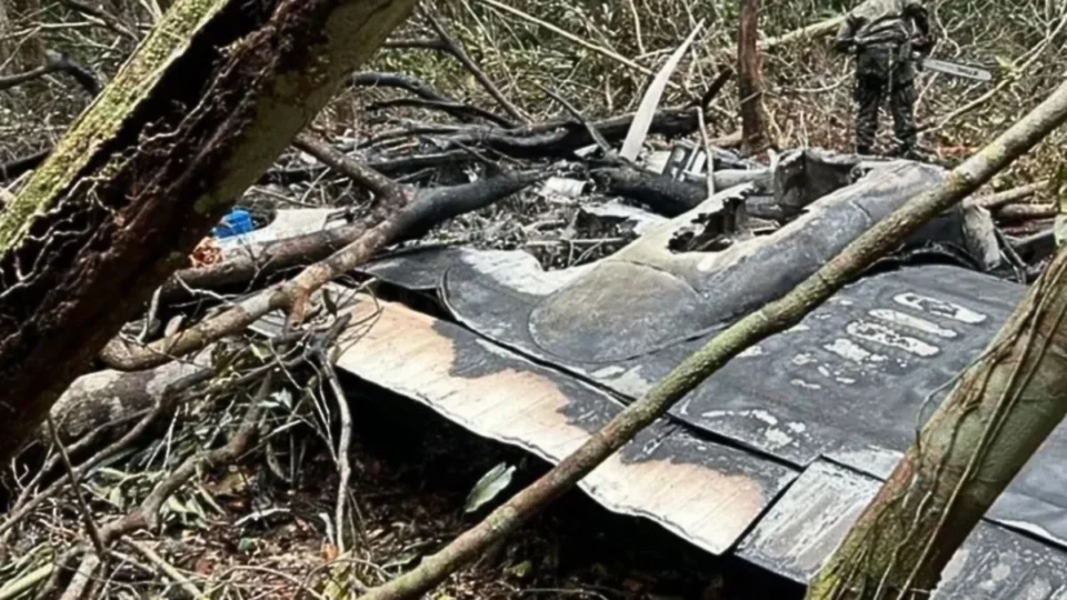VÍDEO: FAB abate avião no Amazonas e traficantes morrem na queda