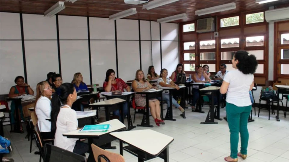 FAS e Ufam ofertam 200 vagas em pós-graduação gratuita para professores no AM; veja edital