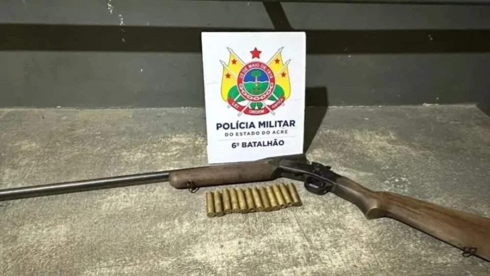 Fazendeiro assedia funcionária e ameaça marido com espingarda no Acre