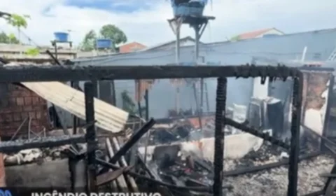 VÍDEO: morador tem casa destruída por incêndio na zona sul de Porto Velho