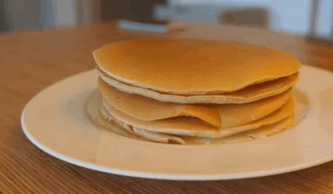 Receita fácil: panqueca de banana e aveia crocante é perfeita para substituir o pão no café da manhã