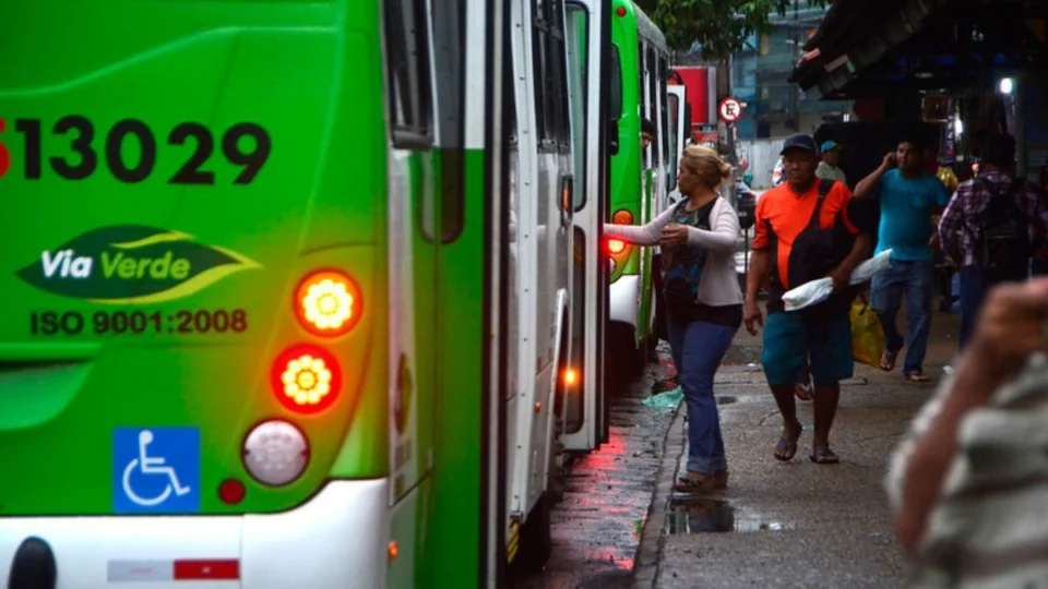 Aumento da passagem de ônibus em Manaus é suspenso pela Justiça; entenda