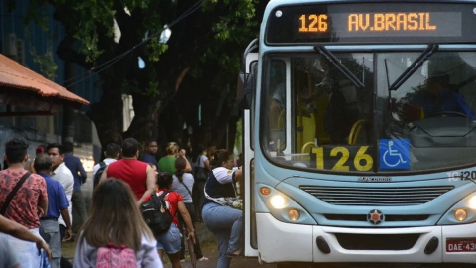 Passagem de ônibus em Manaus: novo valor de R$ 5 começa a valer a partir deste sábado (15)