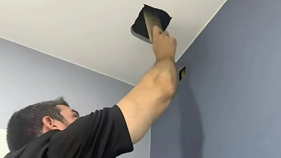 PF acha celulares em forro de teto durante operação ‘Emenda Fest’