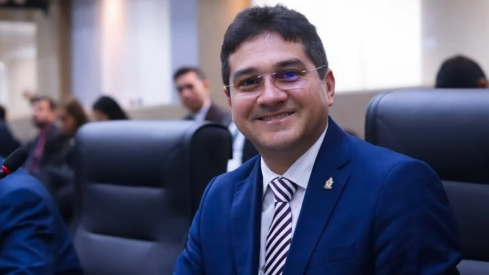 Vereador Jander Lobato, 4º na linha de sucessão, assume Prefeitura de Manaus durante o Carnaval