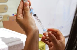 Acre recebe 3,8 mil doses da nova vacina contra vírus respiratório para proteger gestantes e bebês