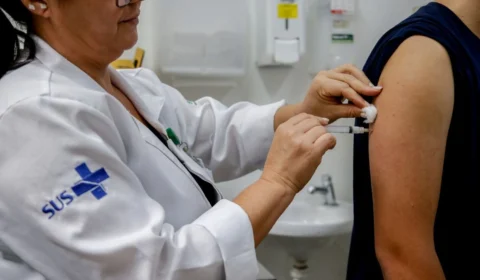 Ministério da Saúde amplia idade para receber vacina contra a dengue; veja nova faixa etária