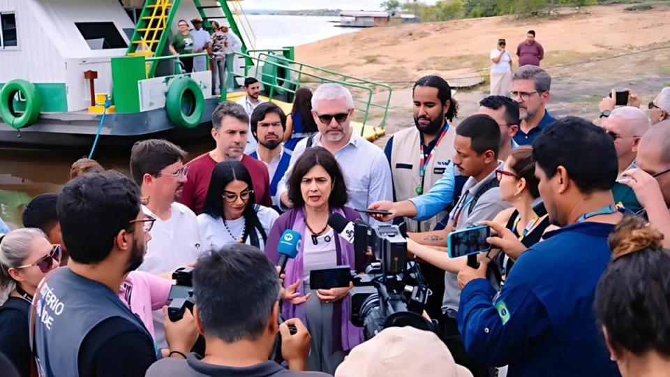 Em Manaus, ministra da Saúde anuncia investimentos para comunidades ribeirinhas