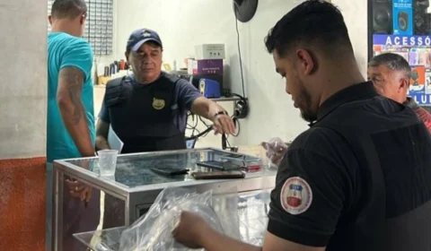 Dono de assistência é preso por vender celulares roubados na Compensa, em Manaus