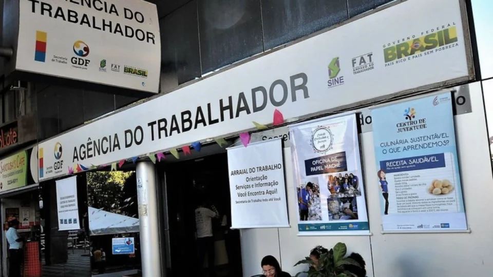 Mais de 400 vagas de emprego disponíveis no DF nesta segunda-feira (10); confira oportunidades