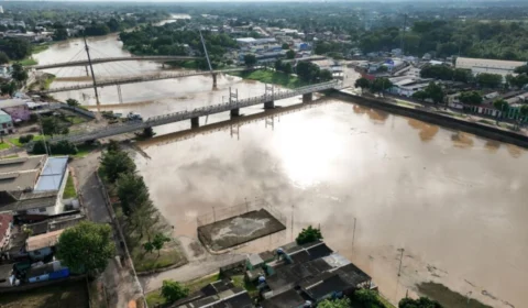Cheia do Rio Acre transforma ruas de Rio Branco em vias para jet skis e lanchas; veja o vídeo