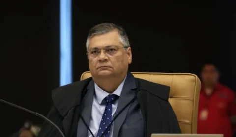 Flávio Dino vota e placar para condenação de Carla Zambelli chega em 4×0