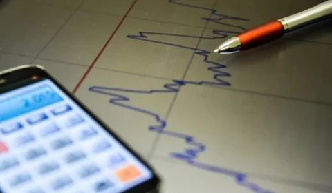 Copom mantém alerta sobre inflação, enquanto governo aposta em medidas para reduzir preços dos alimentos