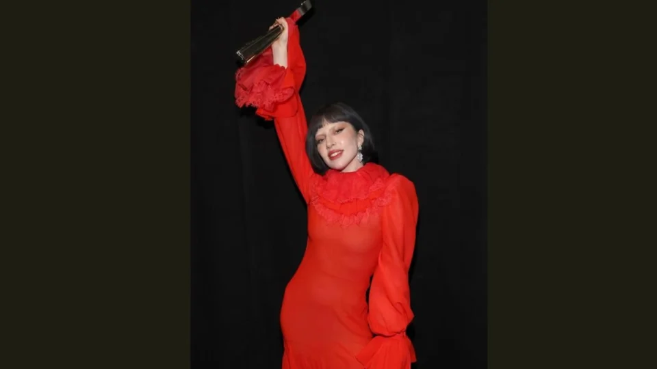 Versões abrasileiradas de hits celebram novo ciclo de Lady Gaga e aquecem para show em maio no Rio