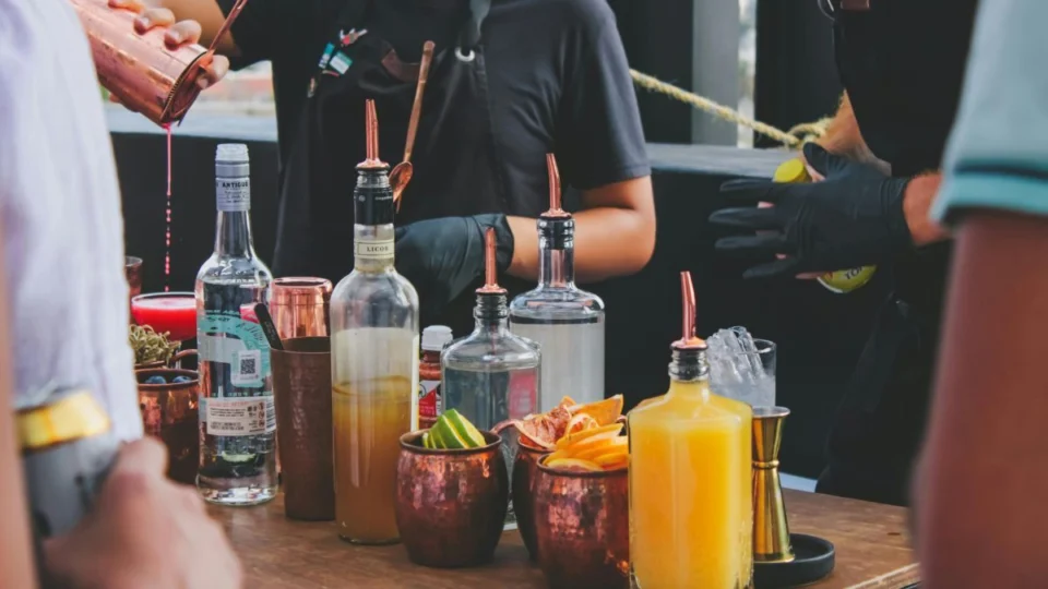 Empresário é preso após oferecer bebidas alcoólicas a adolescentes em Roraima; uma teve coma alcoólico