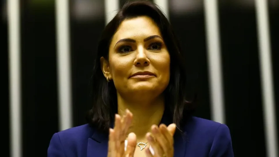 Você votaria em Michelle Bolsonaro? Pesquisa aponta favoritismo para o Senado