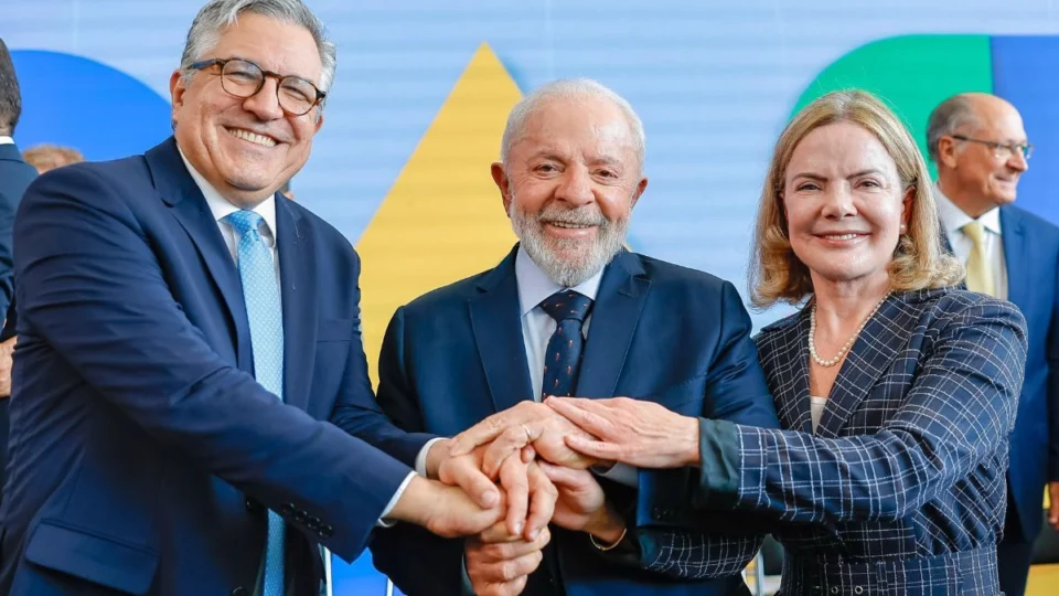 Quem é Gleisi Hoffmann? Ex-presidente do PT assume Relações Institucionais; Padilha comanda Saúde