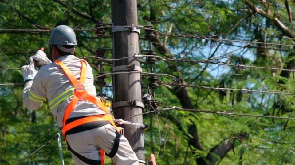 Seis bairros de Manaus devem ficar sem energia elétrica hoje (28); veja lista completa