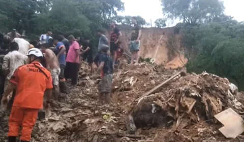 Deslizamento deixa ao menos três pessoas soterradas na comunidade Fazendinha 2, em Manaus