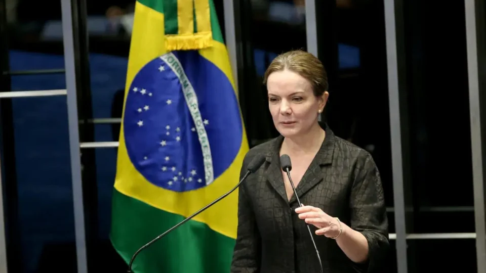 Gleisi Hoffman critica Tarcísio de Freitas por culpar Lula pela inflação dos alimentos; entenda o conflito