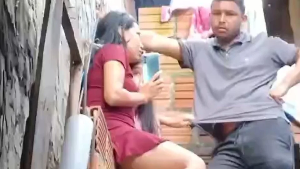 VÍDEO: homem invade casa e faz ex-companheira e filha de refém em Manaus