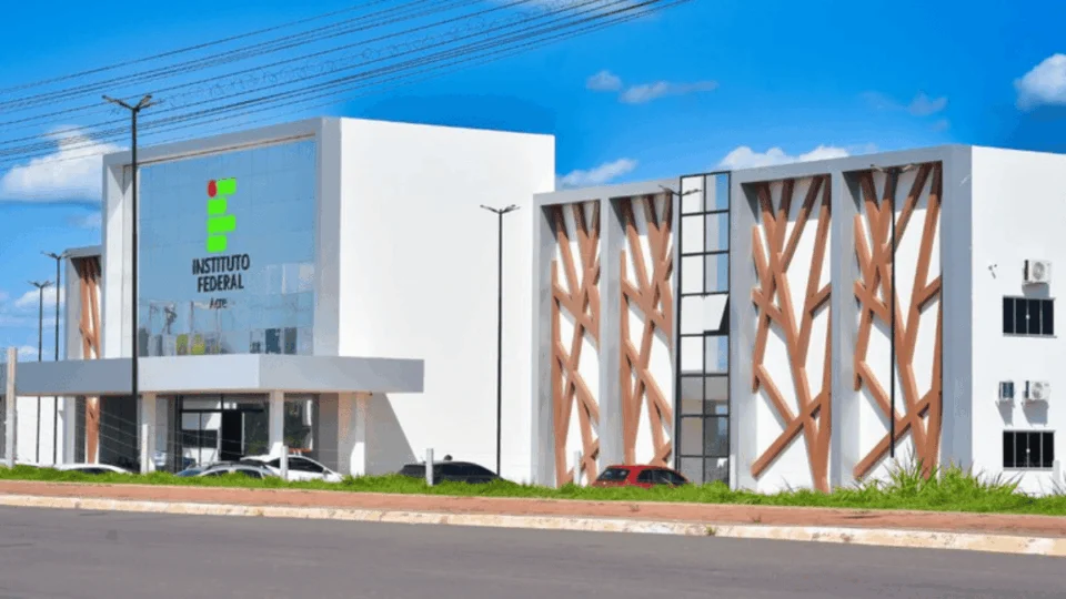 Ifac pagará Auxílio Emergencial para estudantes afetados por enchentes; veja valores e quem tem direito