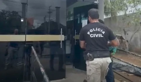 Jovem invade casa, é rendido e esfaqueado por morador em Novo Airão