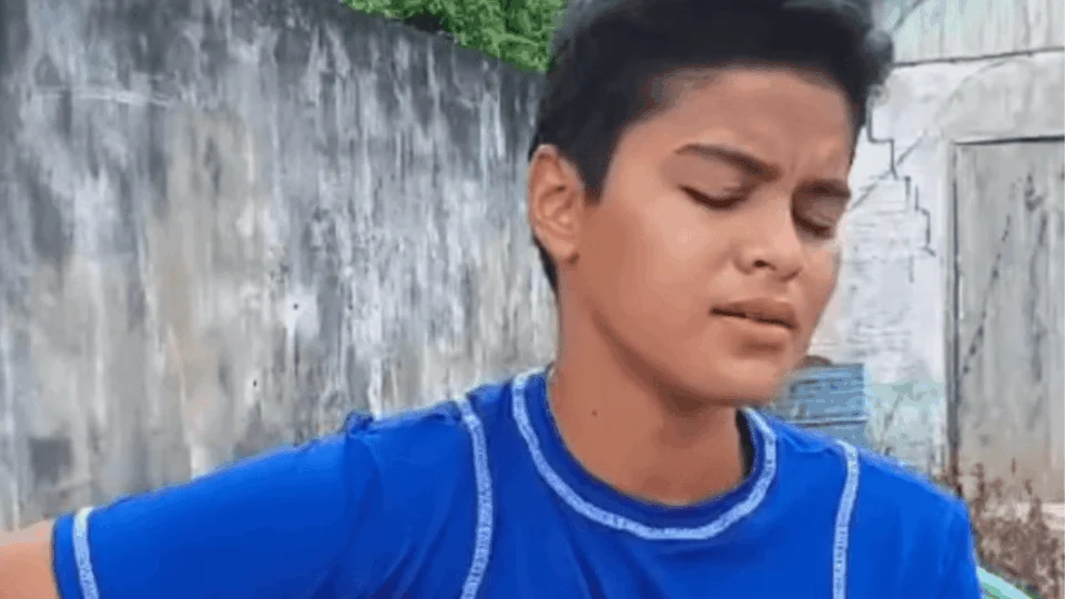 Vídeo: canta e encanta! Jovem de Sena Madureira sonha em ser cantor reconhecido