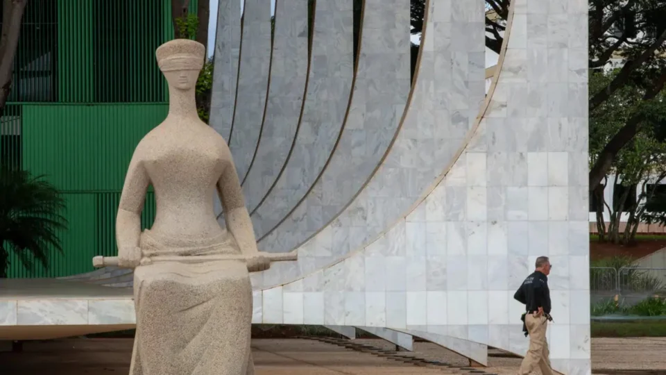 Julgamento de Bolsonaro: STF rejeita recursos contra atuação de Moraes, Dino e Zanin