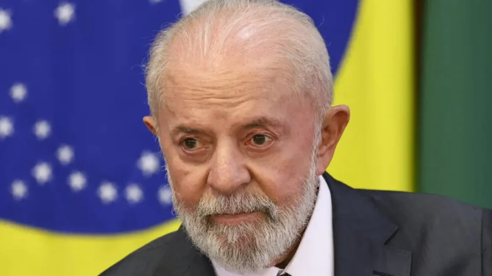 Lula comemora 40 anos da democracia e critica quem defende ‘volta do autoritarismo’