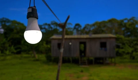 Luz para Todos atinge apenas 6% da meta no Amazonas e deixa famílias sem energia