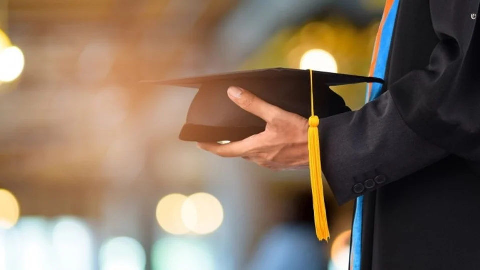 Manaus tem uma das menores taxas de formados no ensino superior no Brasil; descubra os motivos