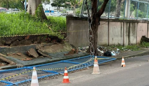 Muro da Polícia Federal desaba durante forte chuva em Manaus; veja vídeo
