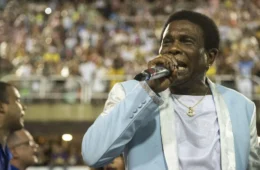 ‘Dever cumprido’: Neguinho da Beija-Flor se despede após 50 anos; veja vídeo