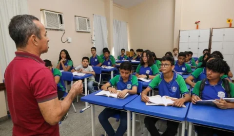 Governo anuncia pagamento de progressões verticais para professores e pedagogos no Amazonas
