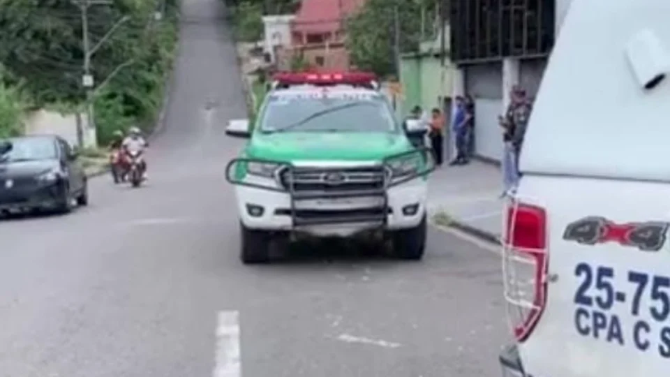 VÍDEO: Segurança é atingido por tiros durante assalto na zona Centro-Sul de Manaus