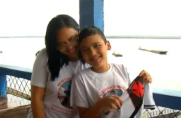 Torcedor mirim realiza rifa com camisa do Vasco para pagar tratamento de doença em Manaus