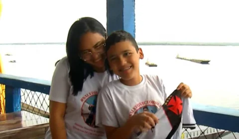 Torcedor mirim realiza rifa com camisa do Vasco para pagar tratamento de doença em Manaus