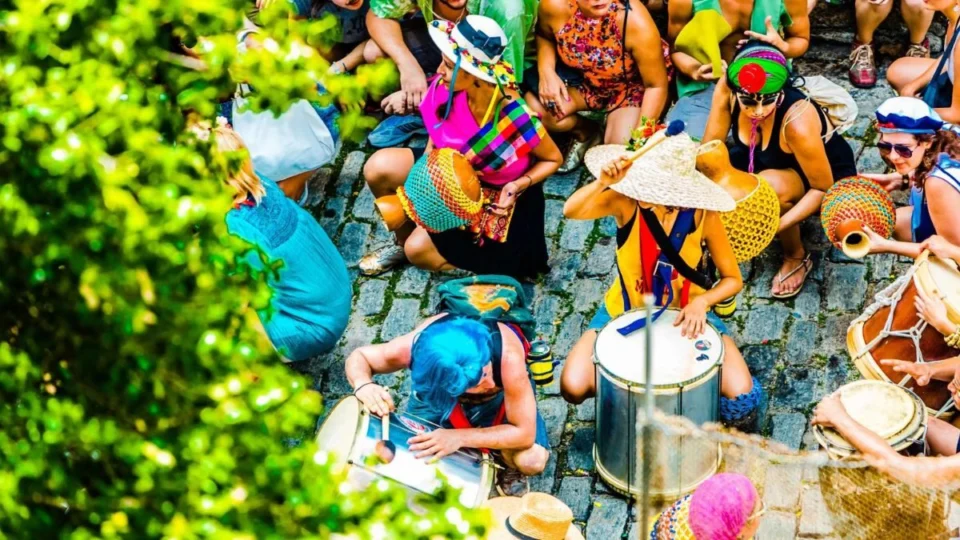 Vai curtir o Carnaval, mas não quer gastar? Confira dicas para economizar