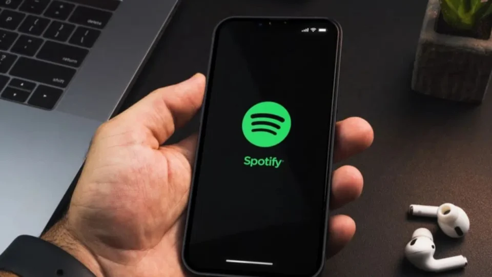 Golpistas usam falso anúncio de que Spotify está pagando para avaliar artistas