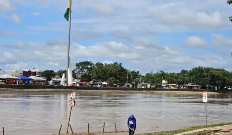 Limpeza de ruas é iniciada no bairro da Base, em Rio Branco
