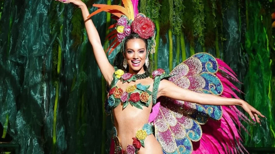 Alane ‘rala’ bumbum durante desfile da Grande Rio 2025; veja vídeo