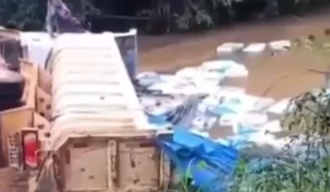 VÍDEO: cabeceira de ponte cede e caminhão tomba em rio de Guajará-Mirim