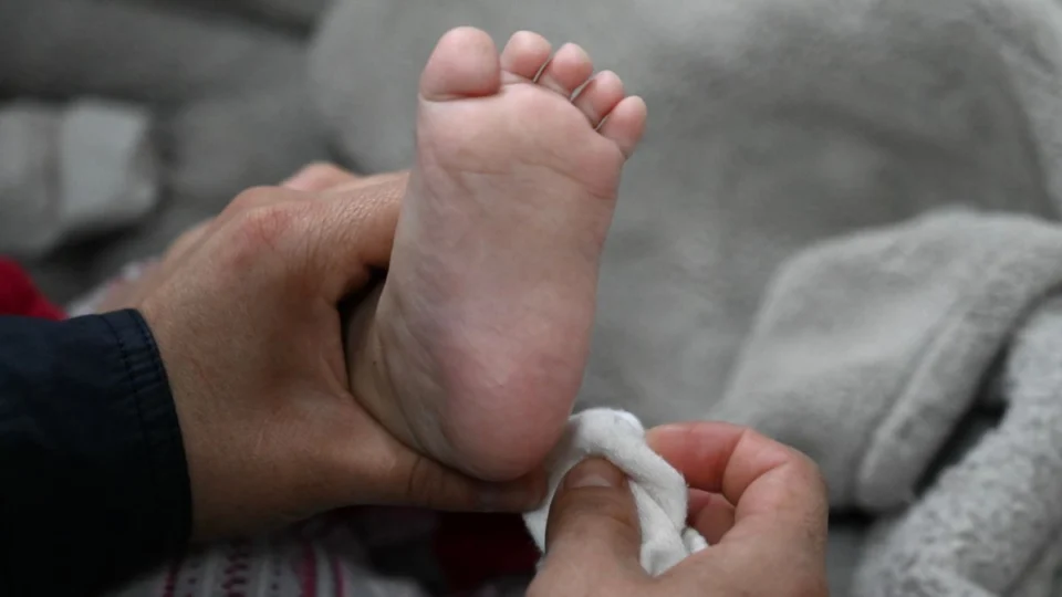 Casal que torturou e matou filha de três meses em Manaus é condenado a mais de 30 anos