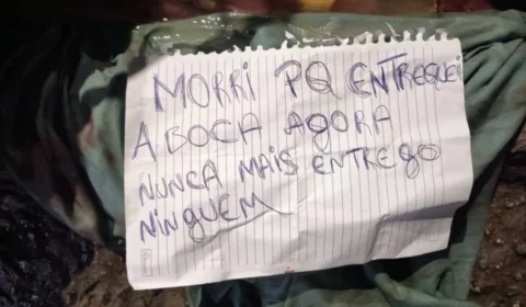 Corpo é encontrado com faca cravada no nariz ao lado de bilhete no Novo Aleixo em Manaus
