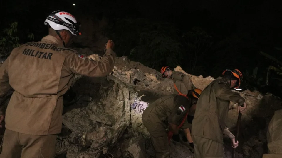 Deslizamento em Manaus atinge 9 casas e bombeiros resgatam 6 soterrados; veja previsão de chuva