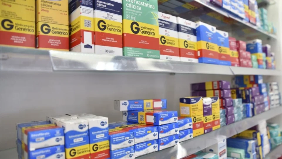 Justiça impede farmacêuticos de receitarem remédios; entenda decisão
