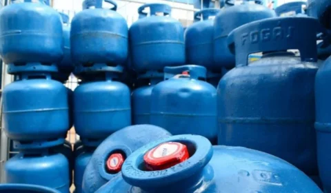 Auxílio-Gás volta a ser pago em abril; veja o calendário e como consultar pelo CPF