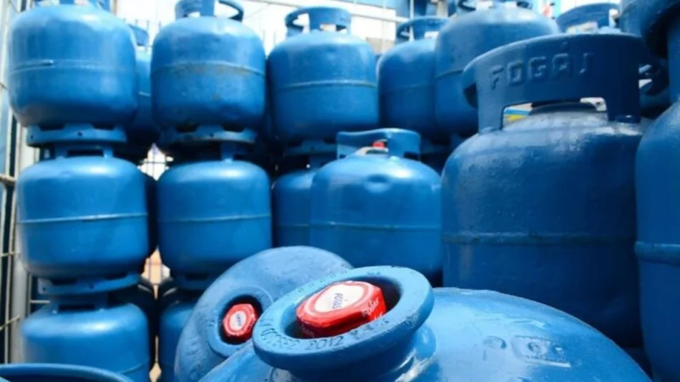 Auxílio-Gás volta a ser pago em abril; veja o calendário e como consultar pelo CPF