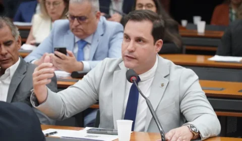 Deputado Nicoletti critica medidas contra Bolsonaro e expressa indignação nas redes sociais